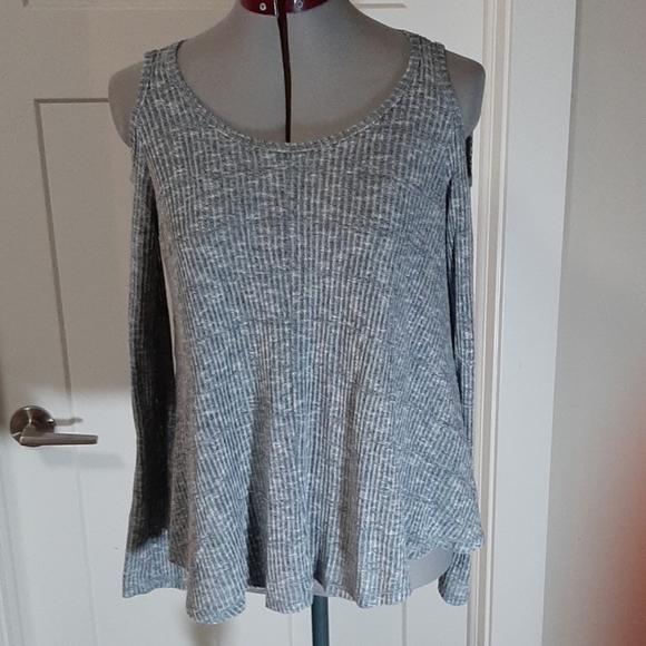 TOKYO DARLING Medium Peek-a-Boo Shoulders Top - Picture 1 of 5